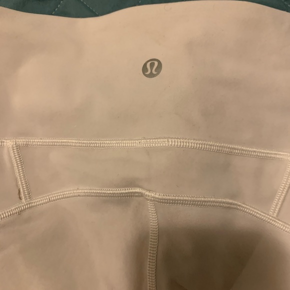 White Lululemon crop with mesh detail - Picture 3 of 5